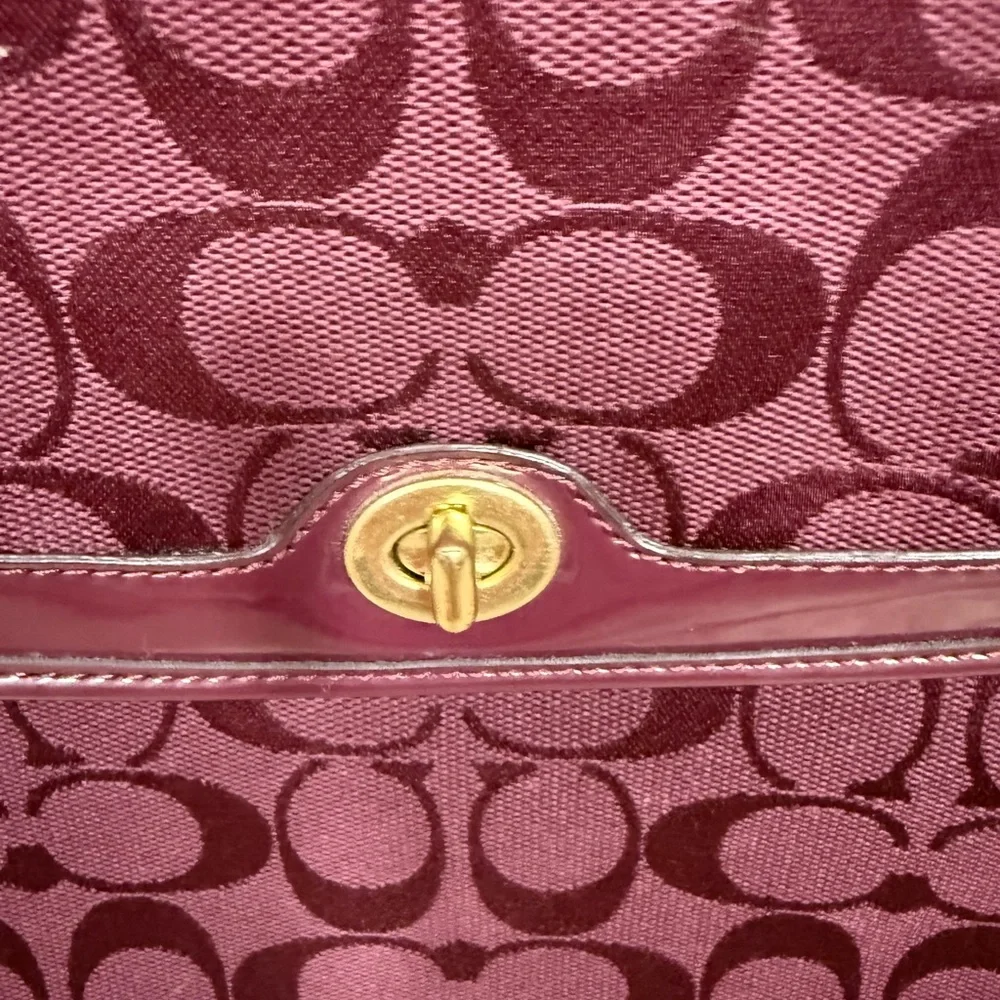 🆕 Coach burgundy fabric  signature C Bag with strap - Picture 6 of 8